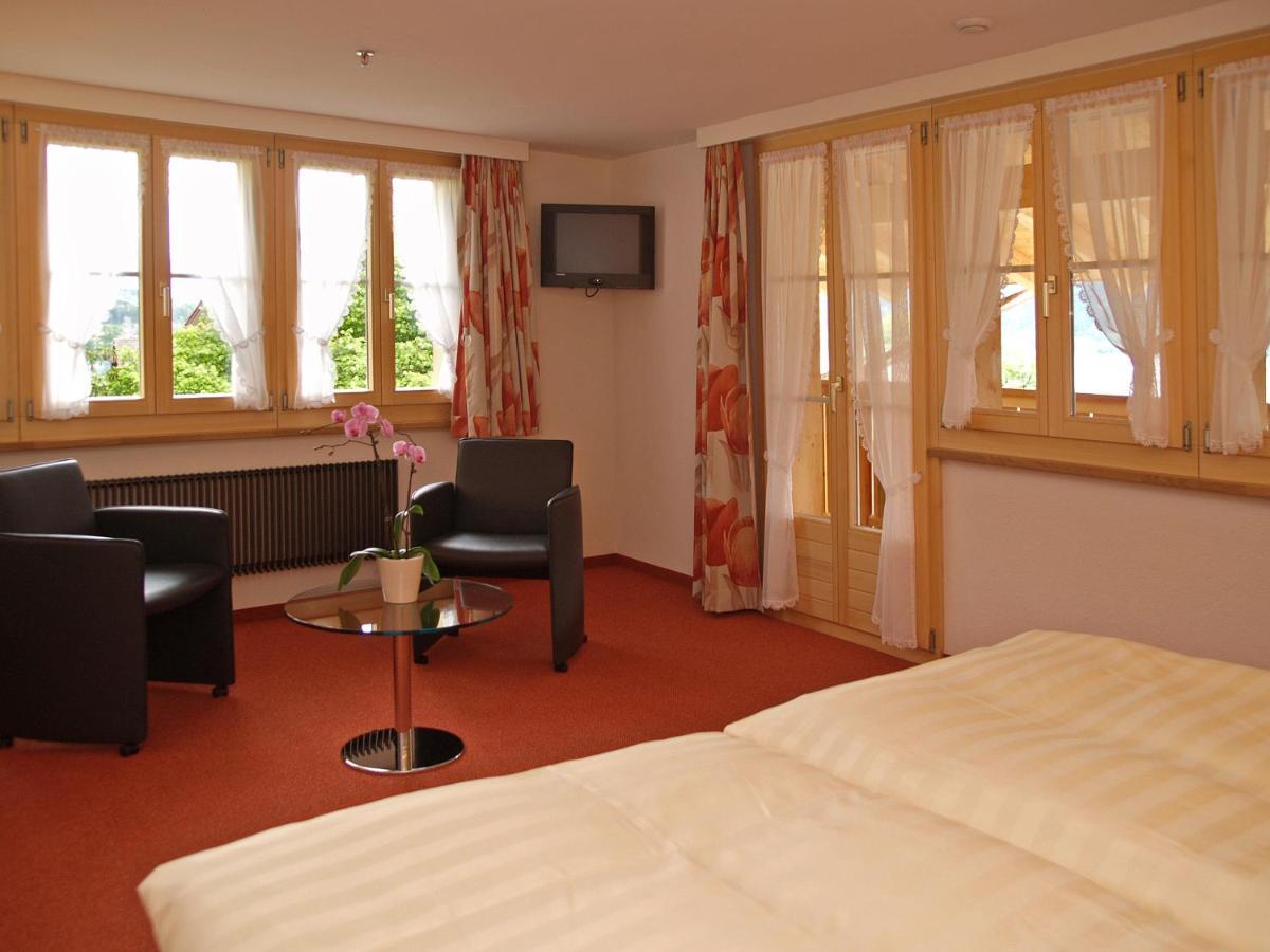 Hotel Steinbock เบรียนส์ ภายนอก รูปภาพ